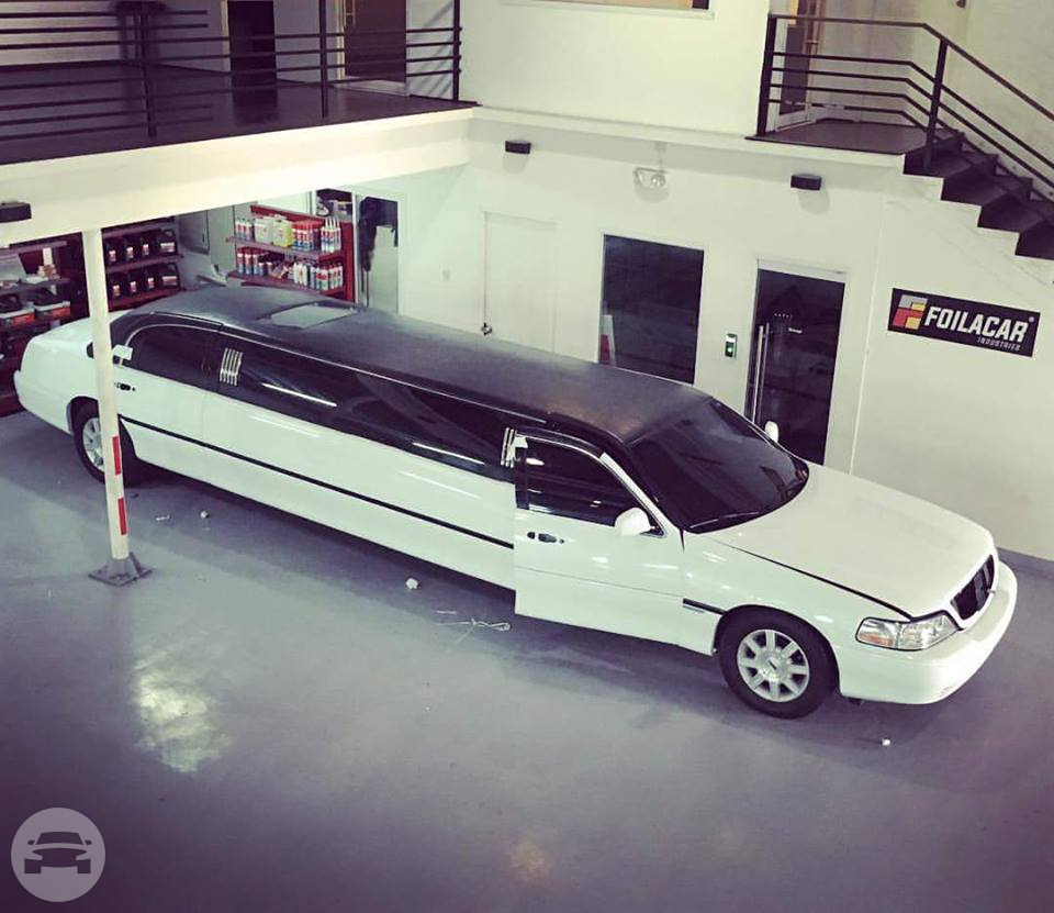 Lincoln Town Car Stretch Limousine
Limo /
Makati, Metro Manila

 / Hourly ₱8,000.00

