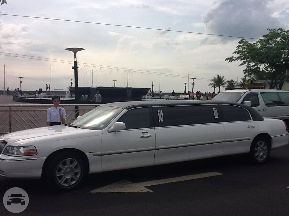 Lincoln Stretch Limousine Tuxedo
Limo /
Angeles, Pampanga

 / Hourly ₱0.00
